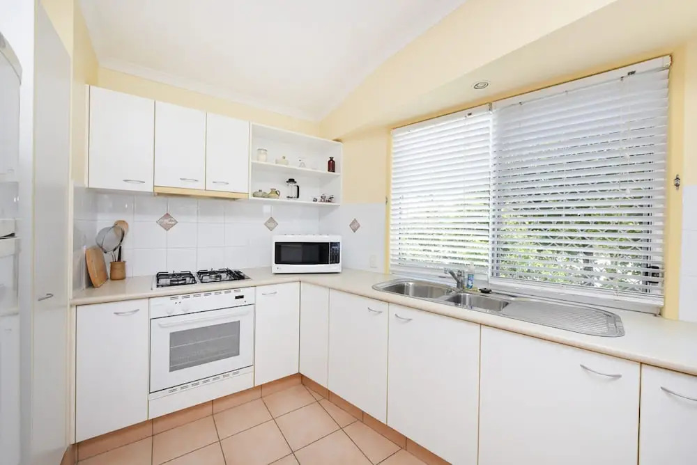 Sunbright 2/5 Petrel Street