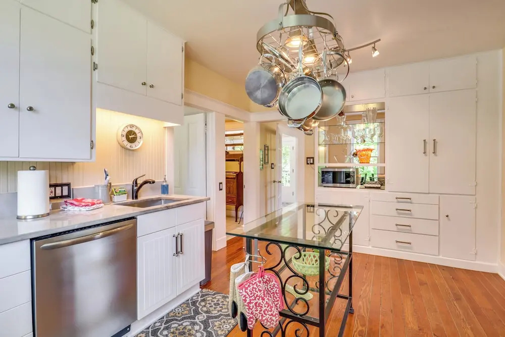 Historic Home Near Downtown Salem: Walk to Capitol