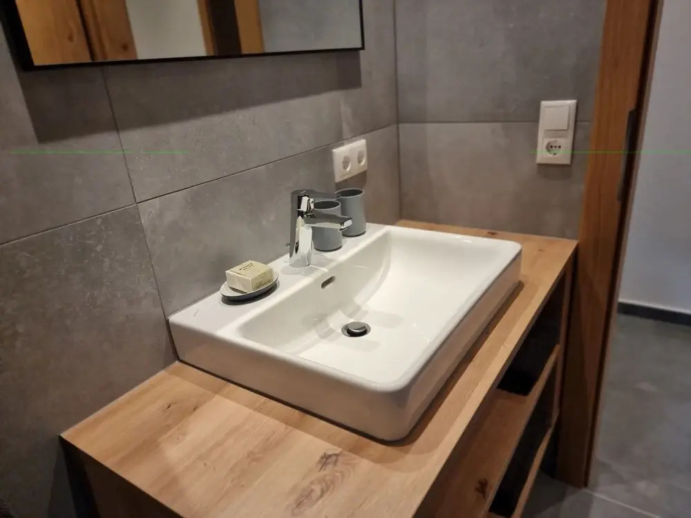 Leo See in See With 7 Bedrooms and 6 Bathrooms
