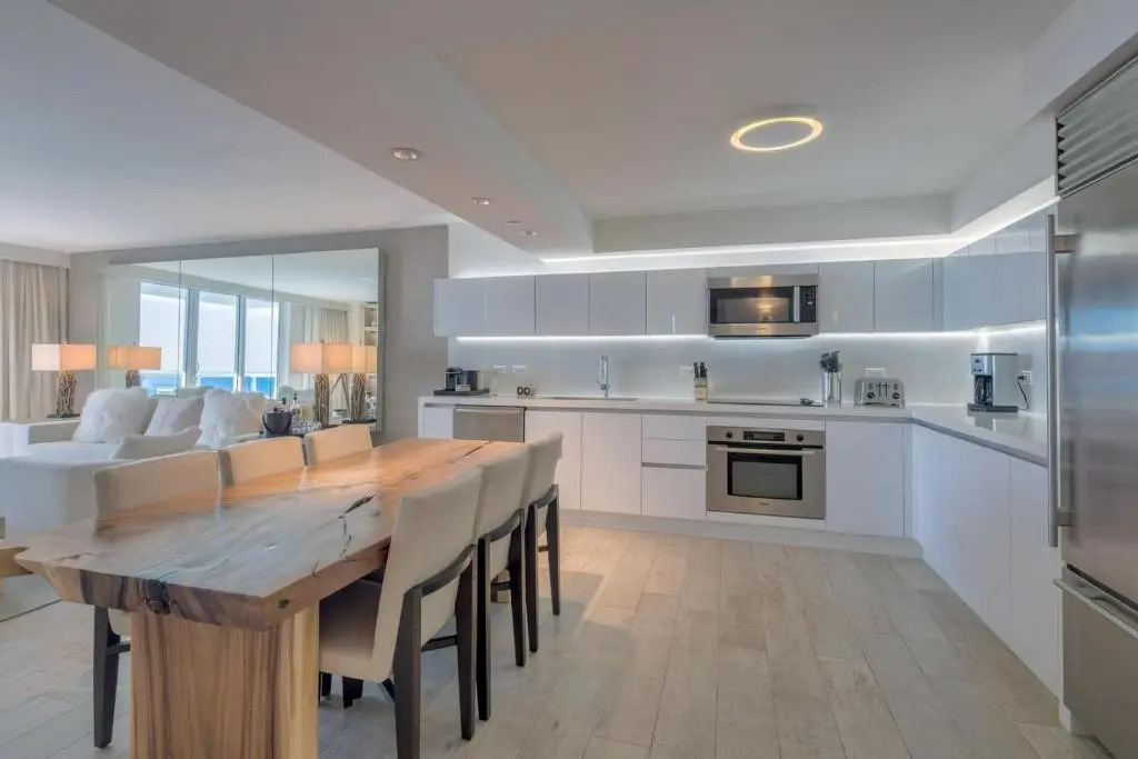 Oceanview Private Condo at 1 Hotel & Homes 1120