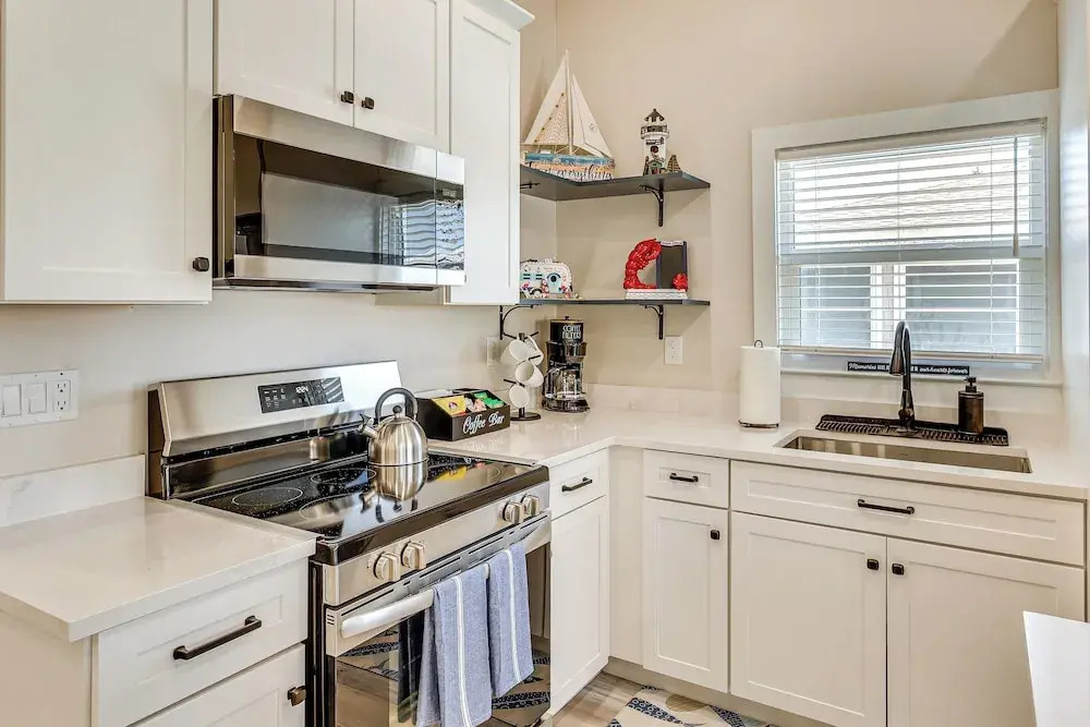 1 Mi to Fort Myers Beach Access! Chic Coastal Home