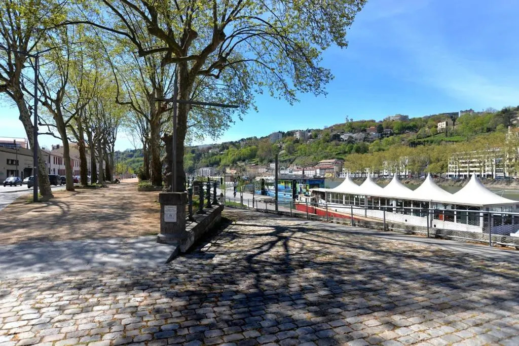 Studio Peniche au coeur de Lyon pour 2 personnes, insolite et calme