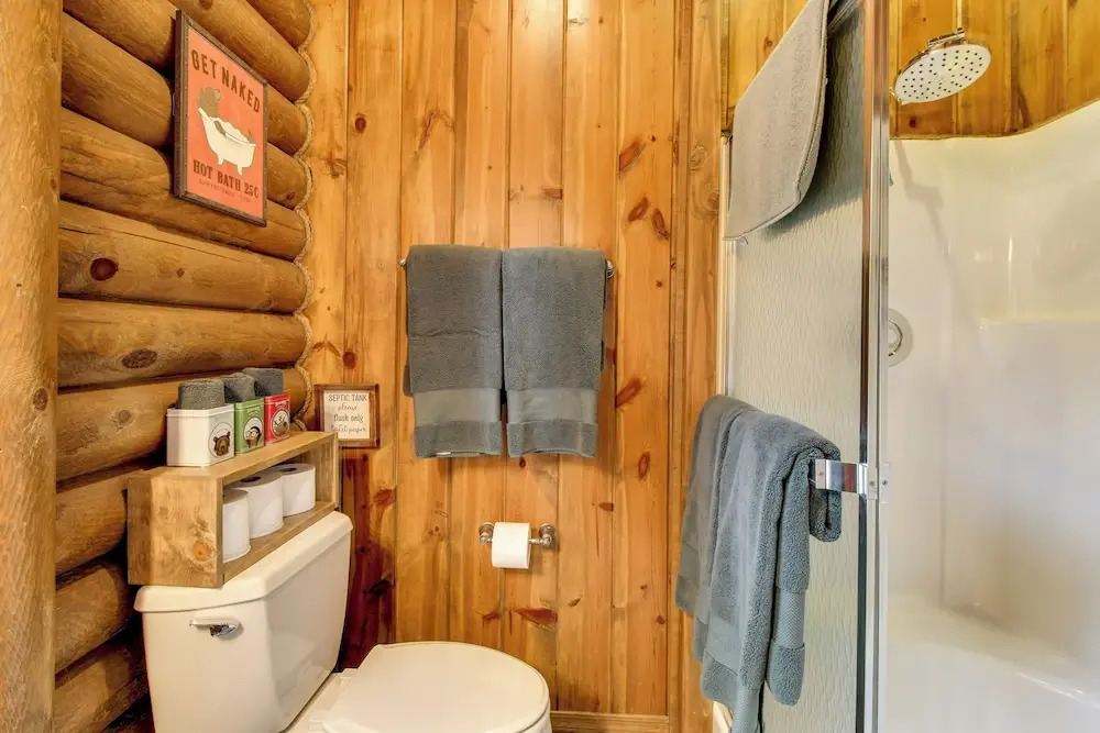 Near Fishing & Hiking: Pinetop Log Cabin w/ Deck!