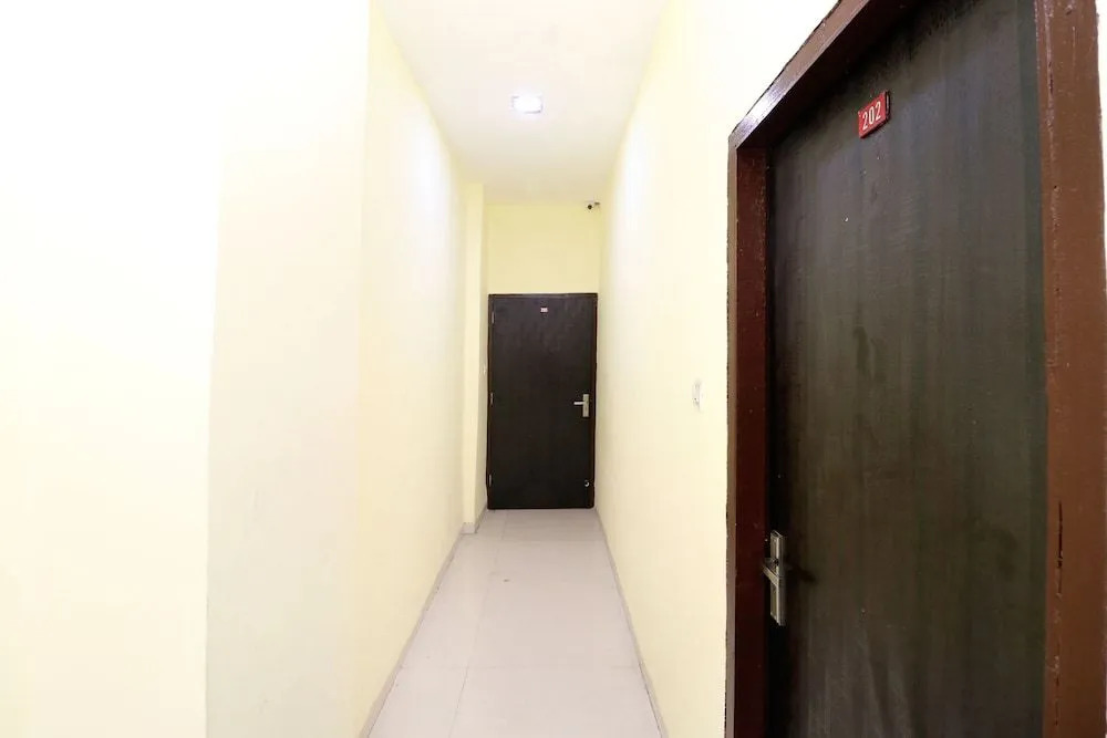 OYO 27650 Gian Residency