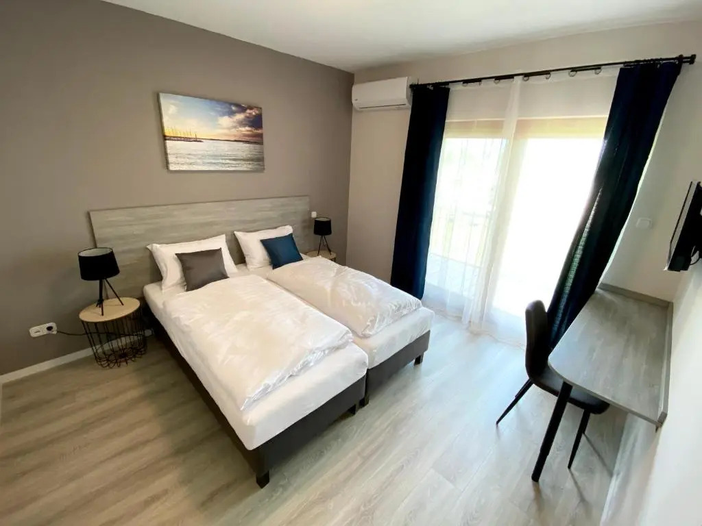 Hotel Holiday