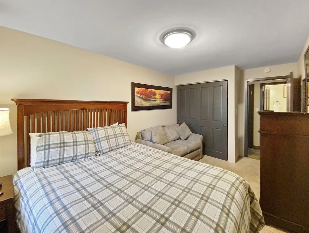 Powderhorn C202 2 Bedroom Condo by RedAwning