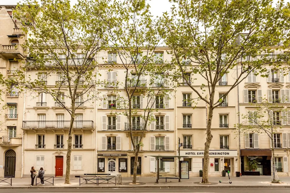 Luxury 2 Bedroom Apartment  Eiffel Tower