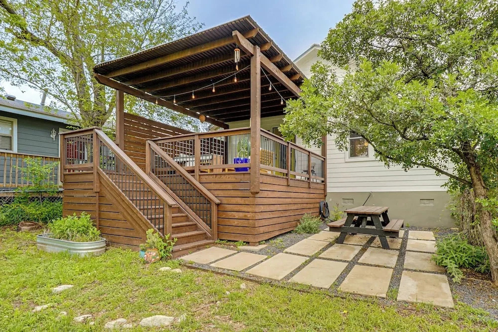 Old Austin Vibes! Spacious Yard & Porch Near UT