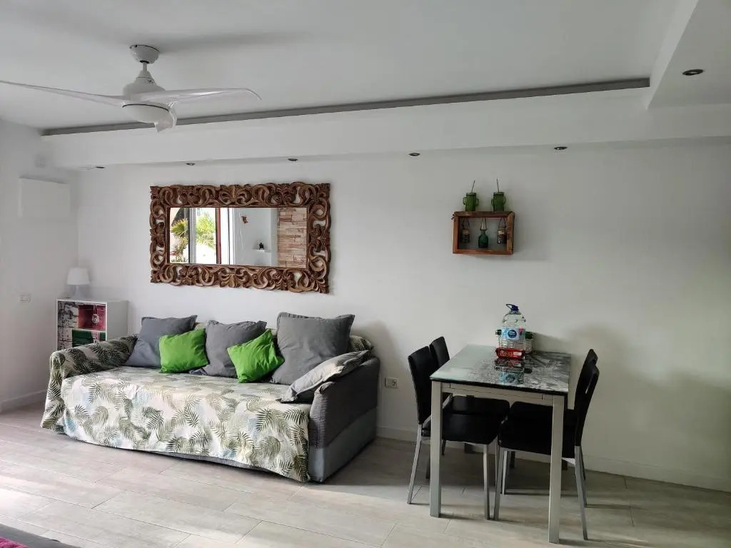 Seafront New Modern Apt