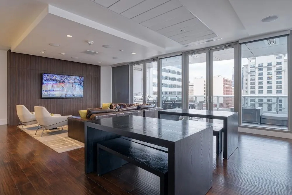 Downtown Lux Apartments by Barsala
