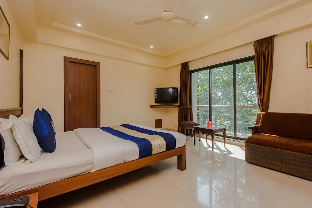 OYO 10382 Hotel Saffron Suites