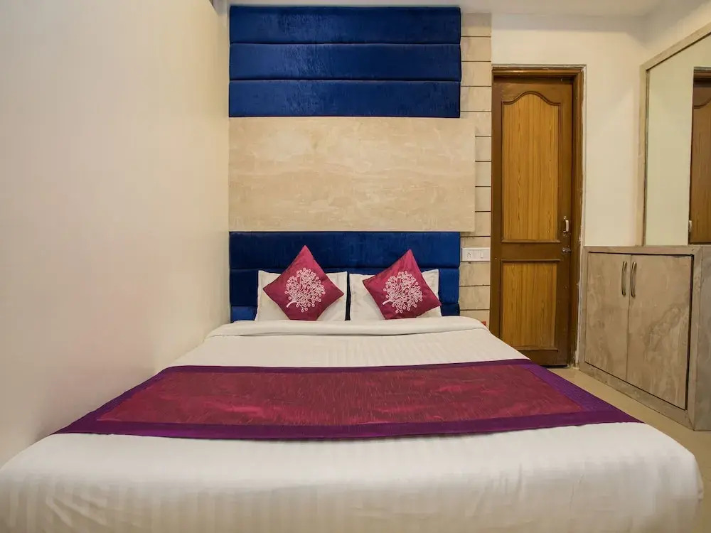 OYO 9903 Hotel Care Residency