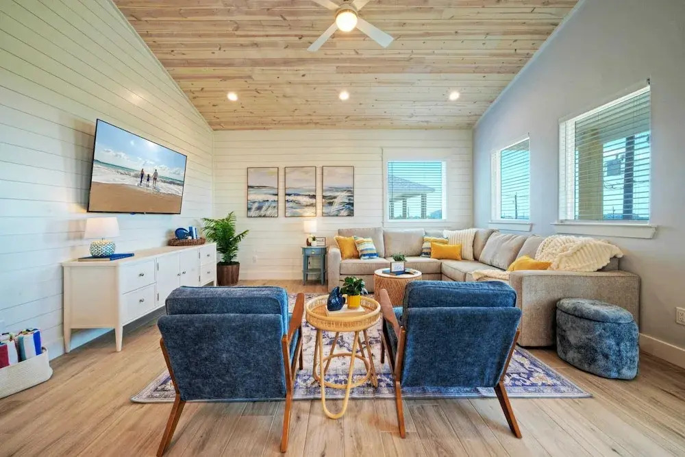 Coastal Retreat w/ Pool, Firepit, BBQ & Outdoor TV Lounge Deja Blue by Avantstay