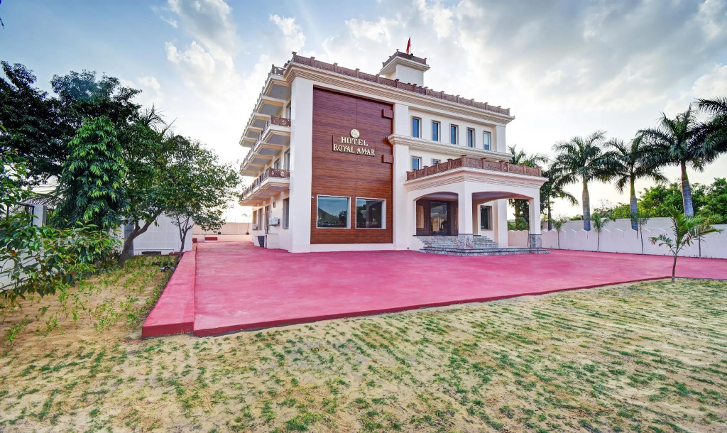Treebo Premium Royal Amar With Mountain View and Swimming Pool
