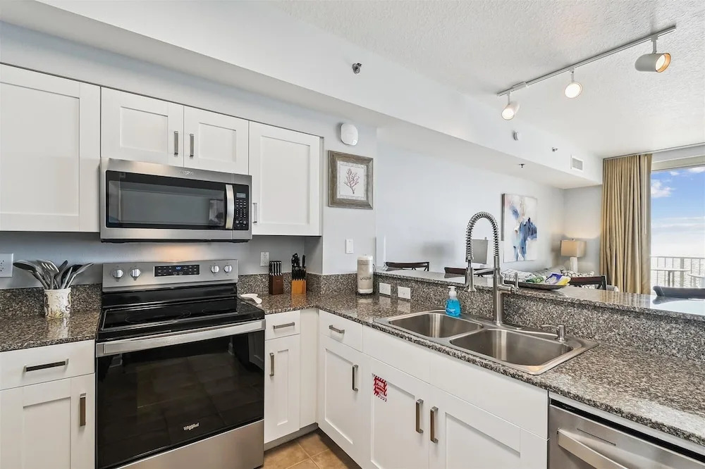 Shores Of Panama 630-1bd+bunks, Sleeps 6. Beach Front! Free Fun! Reserved Parking Space 1 Bedroom Condo by RedAwning