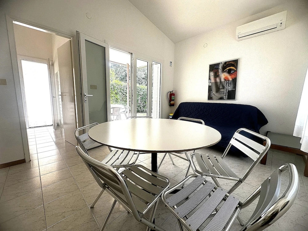 Quiet Garden Villa Just 100mt From the Beach