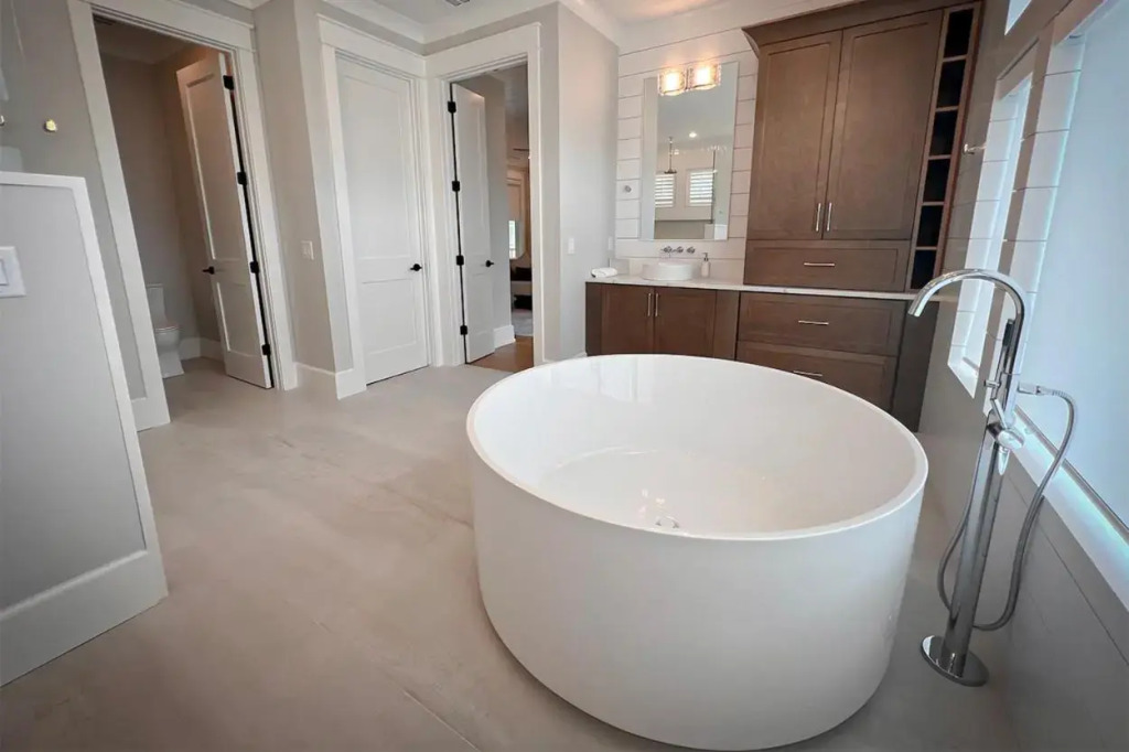 Gallery By The Sea by Sea Scape Properties