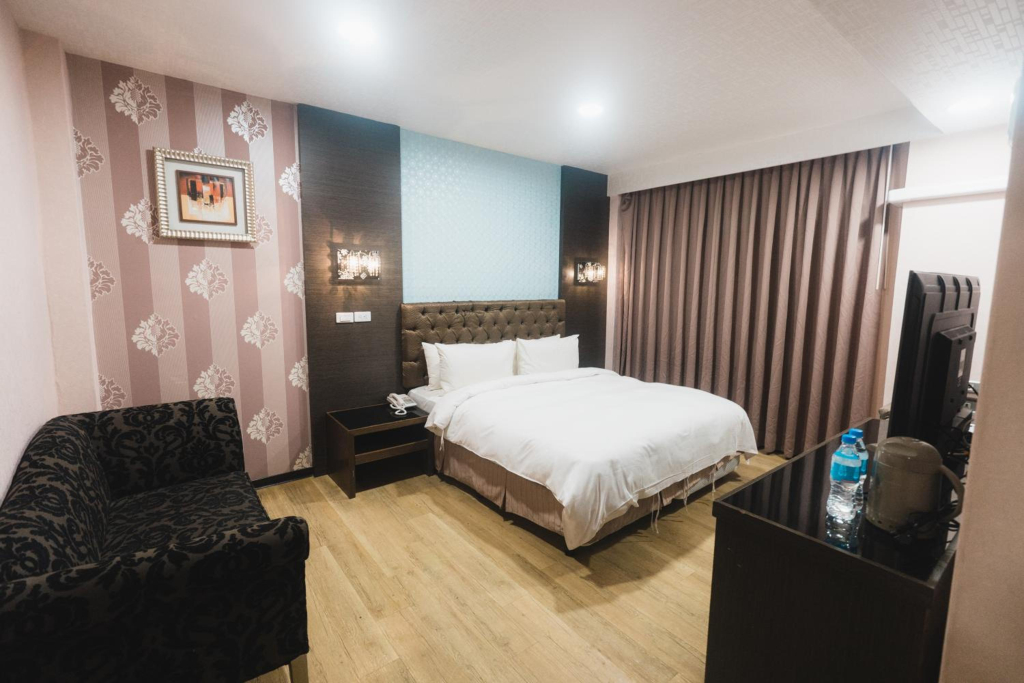 The Riverside Hotel Fashion
