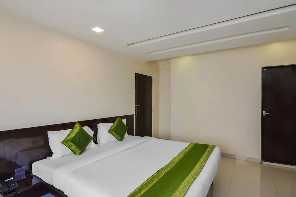 Treebo Trip Mahalaxmi Executive