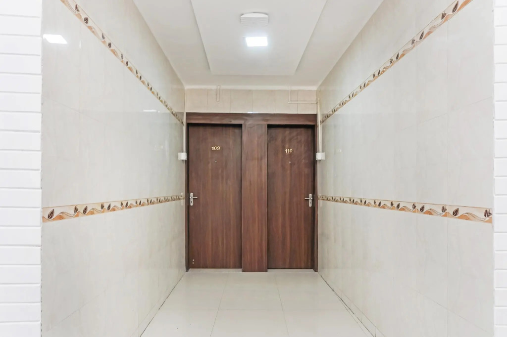 SilverKey Executive Stays 77138 Shree Apartments