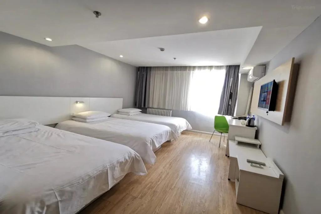Ease Hotel (Shenyang Middle Street Pedestrian Street)