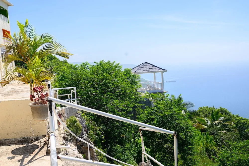 Sea Coast Inn & Suites