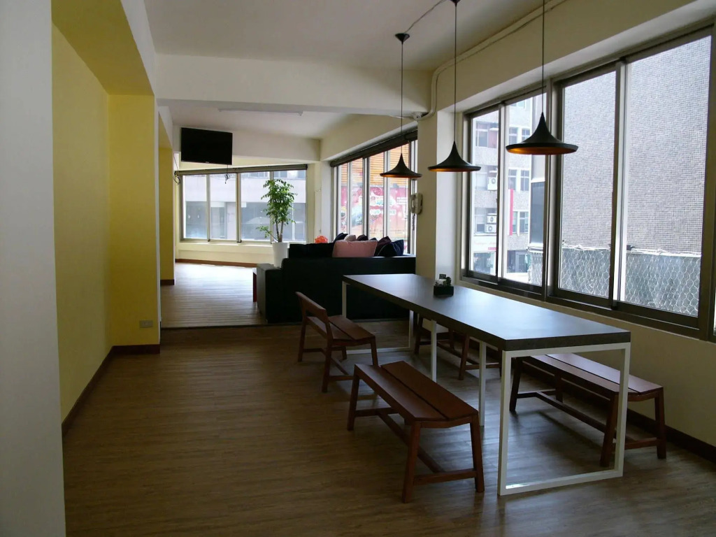 Tavern L Hostel