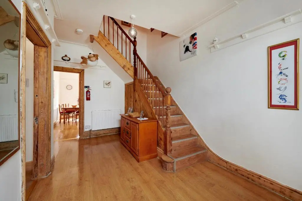 Keep the works team together, Whole 4 Bed House for same price as a city centre room, 4 or 7 Night Bargain, Walton, Liverpool, Sleeps 4 to 9