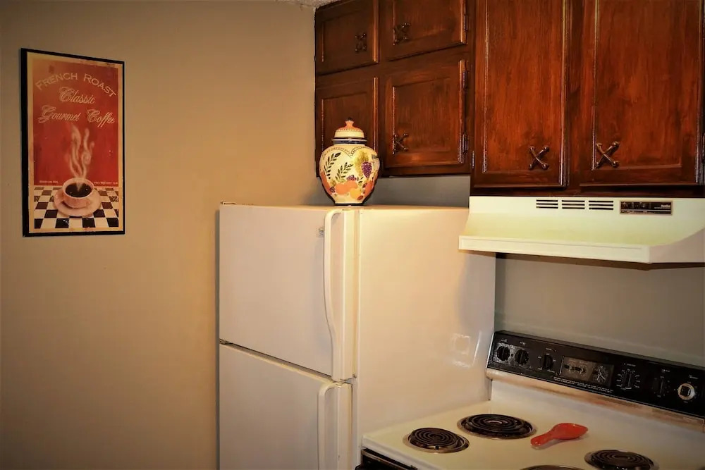 Urbana the Charming Well-lit two Bedrooms Apartment