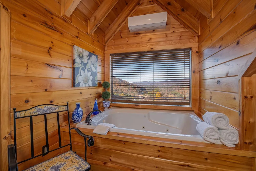 Picture Perfect- Seven Bedroom Cabin