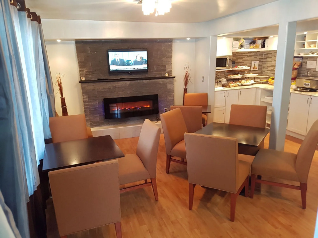 Bayside Inn & Waterfront Suites