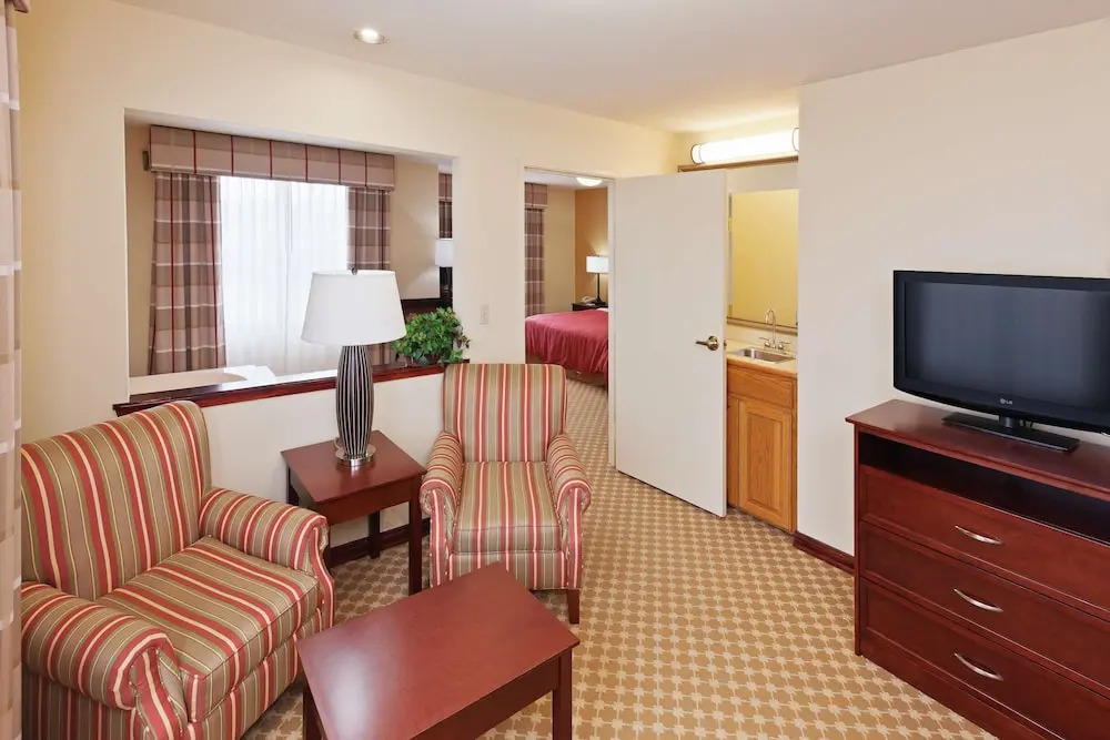 Holiday Inn Express & Suites Tulsa-Catoosa East I-44