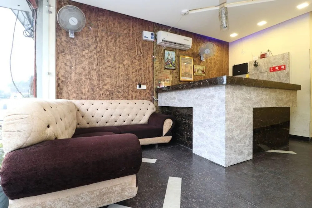 OYO 28646 Hotel Golden Heart