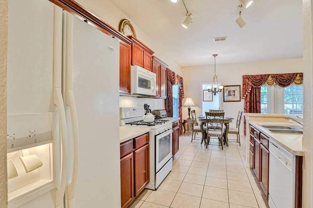 Spacious and Inviting Home With Private Pool, Central AC, and Washer/dryer