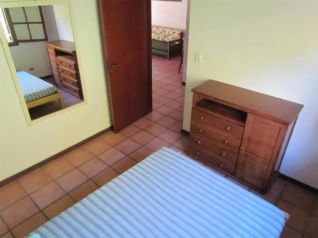 Casa 157 - 150 metros da praia das Toninhas, ideal para 6 a 8 pessoas, aceita pets