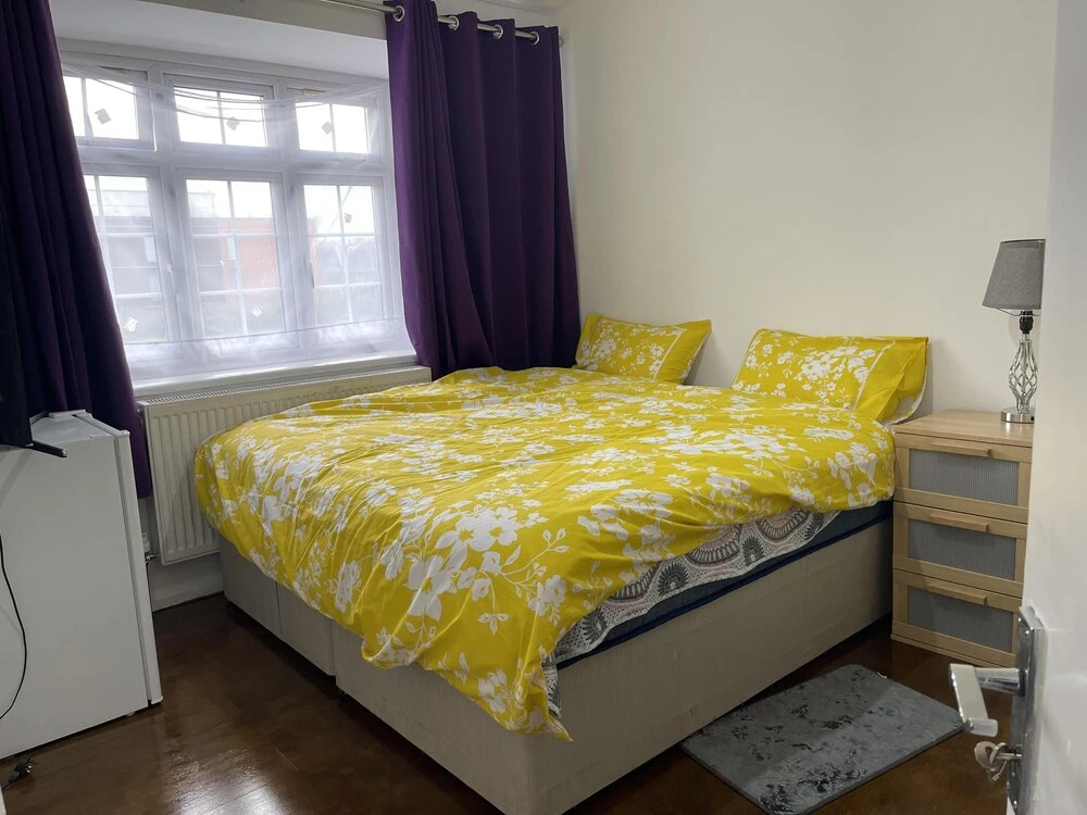 Charming 2-bed Apartment in Heathrow First Floor