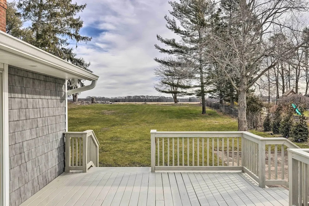 Mattituck Home w/ Fireplaces - Near Wineries