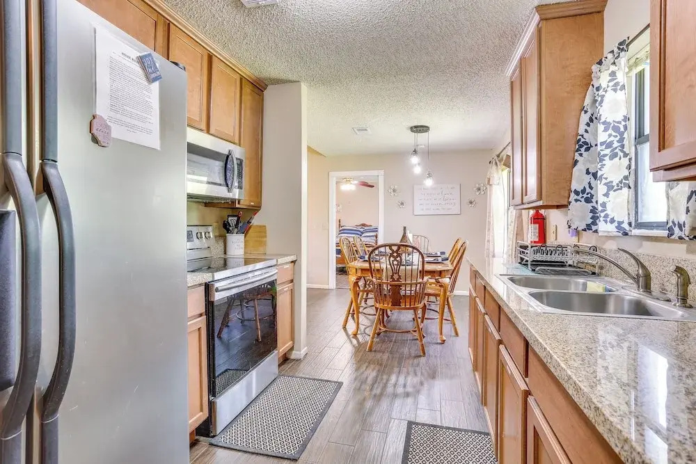 6 Mi to Ellen Trout Zoo: Family Home w/ Yard!