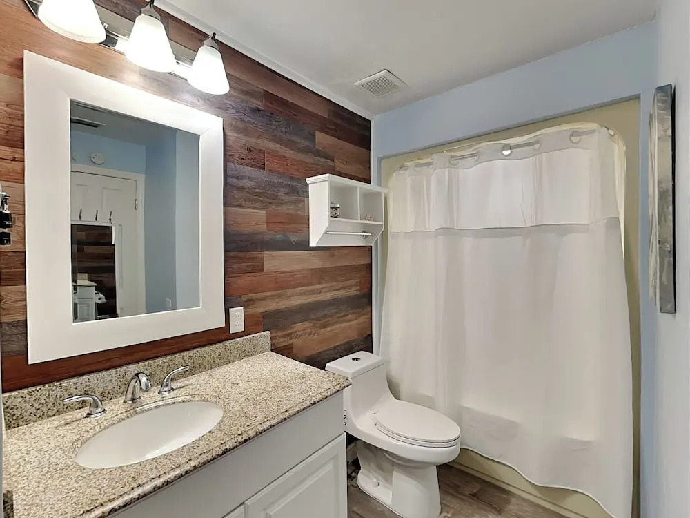 The Inn at St Thomas Inn Square 1311B - Panama City Paradise