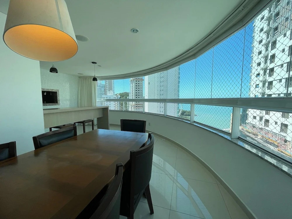 Amplo Apartamento Um Por Andar