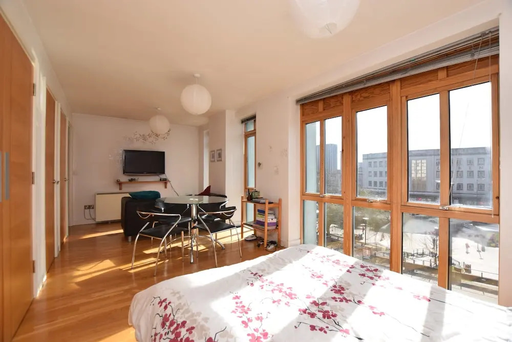 Spacious Studio Apartment in the Heart of the City