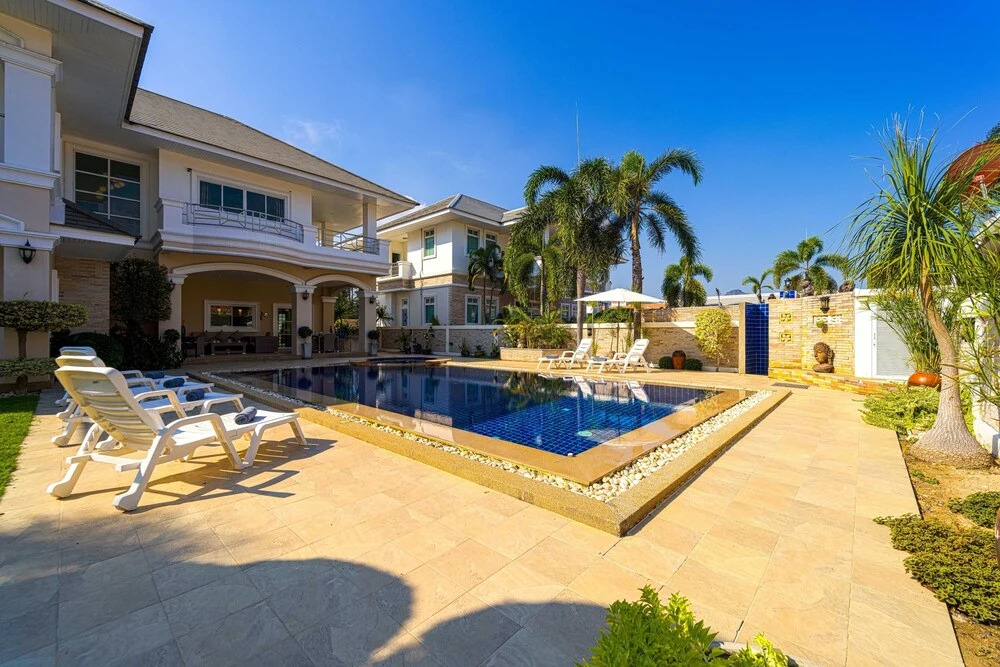 Luxurious 5-Bedroom Private Pool Villa! PV5