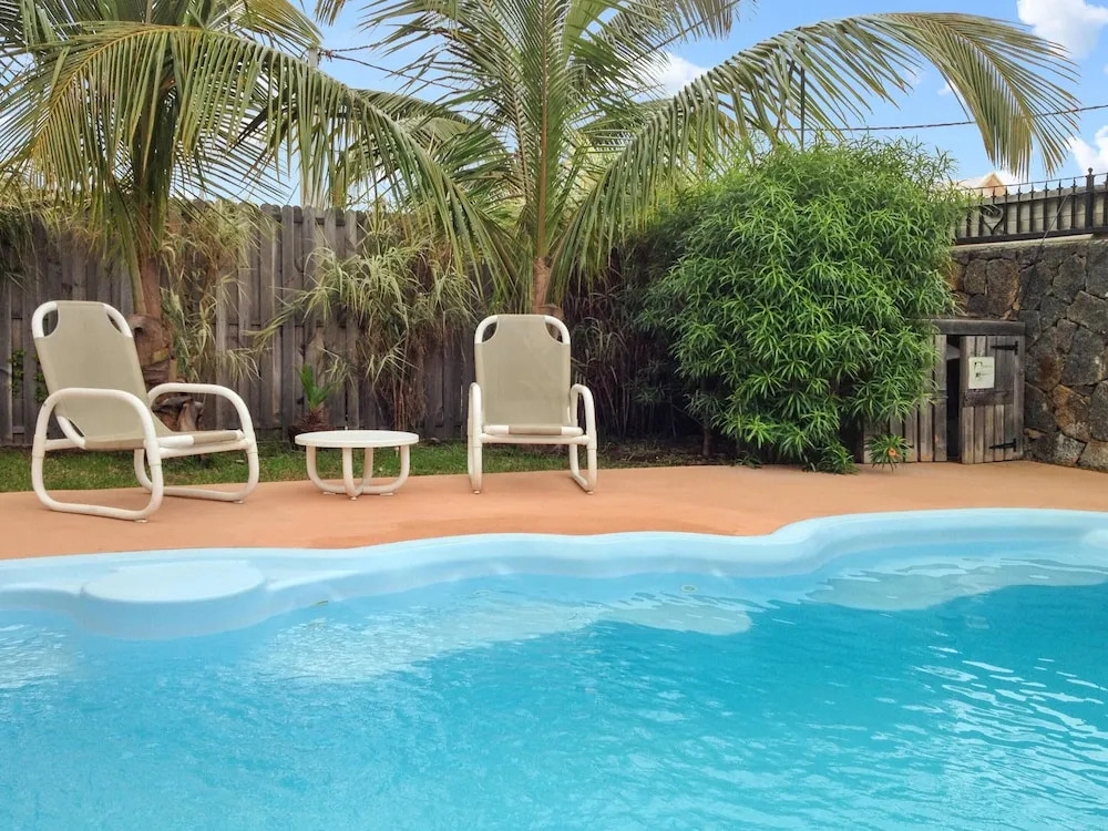 Apartment With one Bedroom in La Mivoie, La Preneuse, Black River, With Wonderful sea View, Shared Pool, Furnished Balcony - 500 m From the Beach