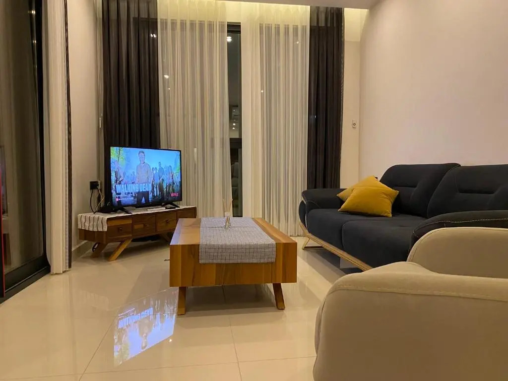 cozy 2 bedroom condo with pool and amenities