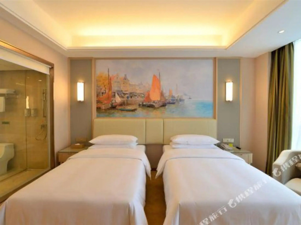 Vienna International Hotel (Luzhou High-speed Railway Station Southwest Trade City)