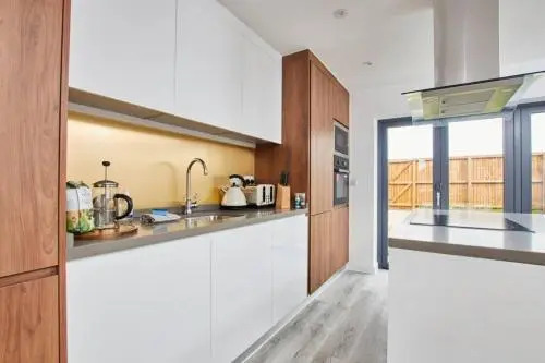 Fantastic 5 Bed House in Manchester w/Parking