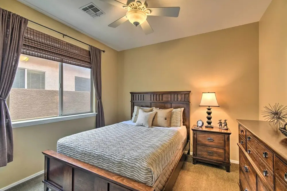 Spacious Surprise Home: 6 Mi to Wildlife World Zoo