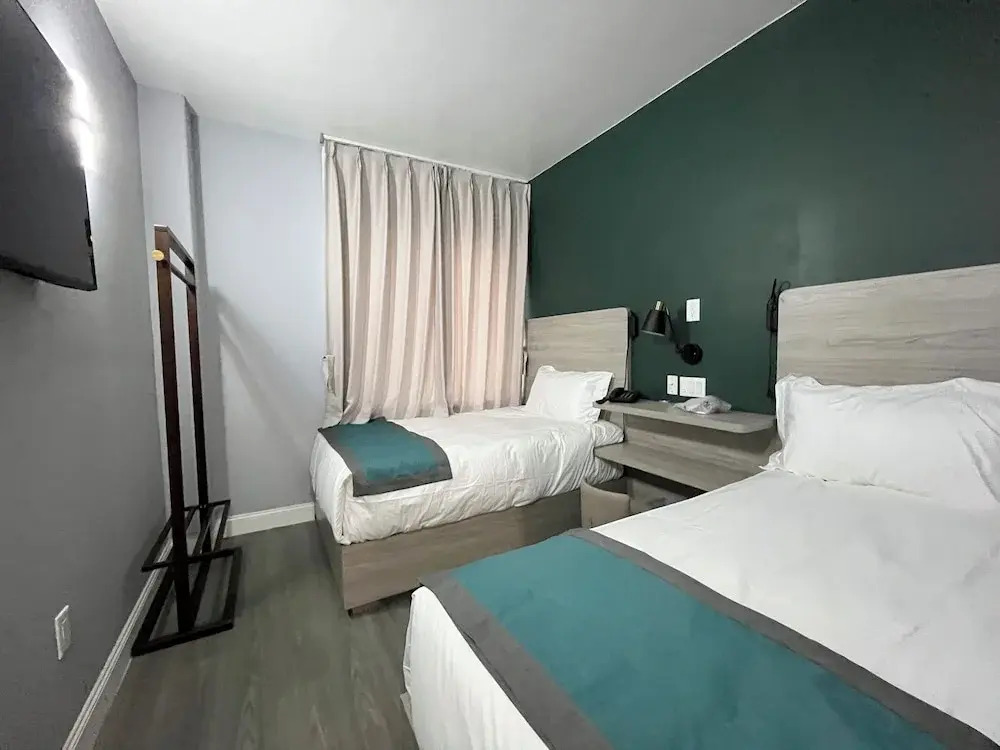 Starlight Hotel Near LGA Airport
