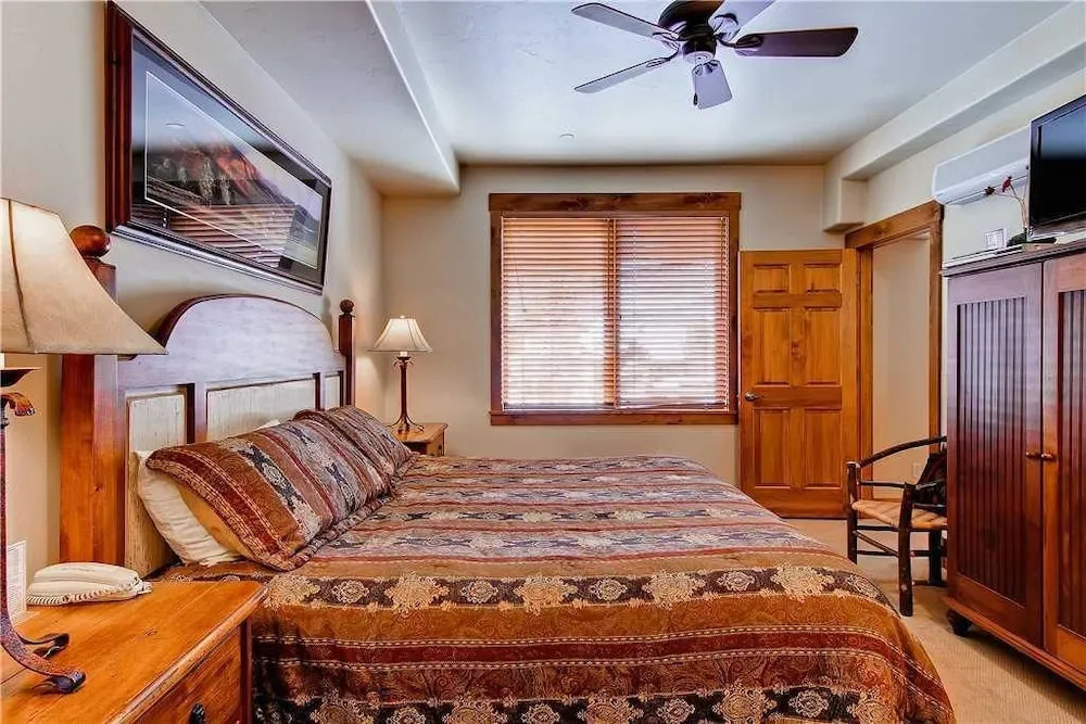 Tl2312 Lovely top Floor Home With Beautiful Views - Winter Specials!