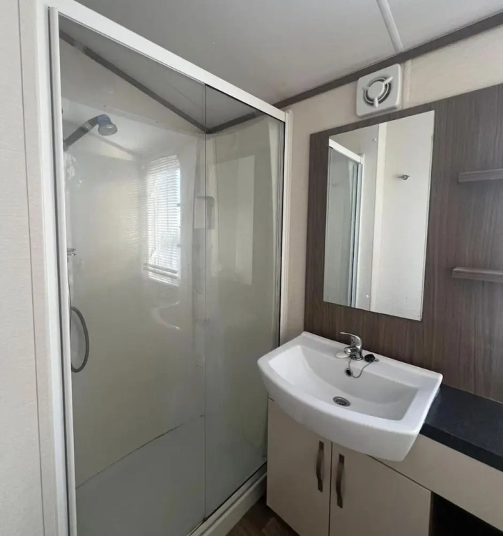 2 bed Platinum-sleeps 6-decking-free Parking